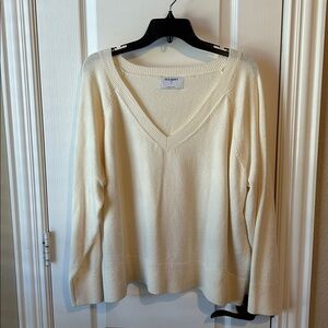 Old Navy Ivory V-Neck Sweater Pullover Preppy Workwear Fall Winter